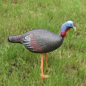 リリーフのターゲットを使用してプラクツィスを撮影したエリオン屋外41T3D2 3Dチキンターゲットアーチェリー